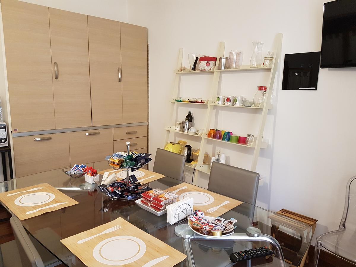 Bed & Parking Apartment Palermo Exterior photo